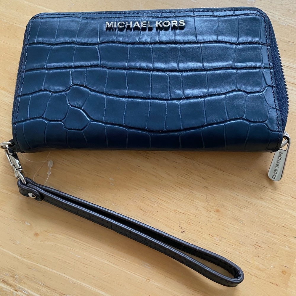 NWOT Michael Kors Jet Set 
Wristlet/Clutch/Wallet/Phone